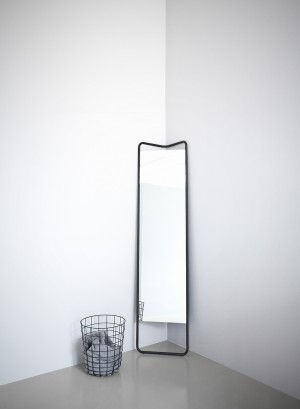 Menu Kaschkasch Floor Mirror Black Spiegel