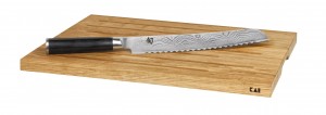 KAI Brotmesser-Brett aus Eiche mit Griffmulden und Rillen (ohne Brotmesser)